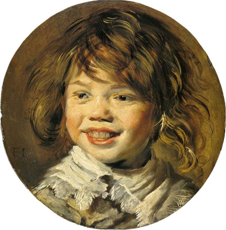 Jeune garçon riant
